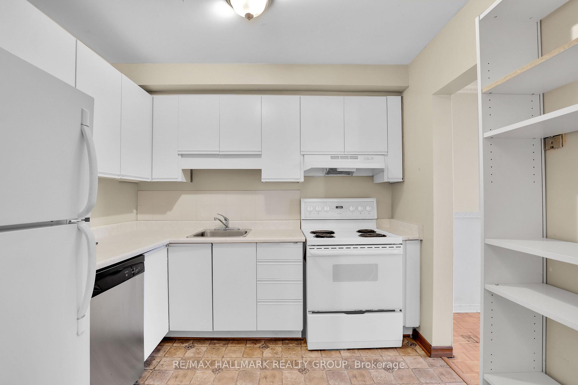 Photo 5 of 924 Dynes Road, Ottawa, Carleton Square — HOMEH