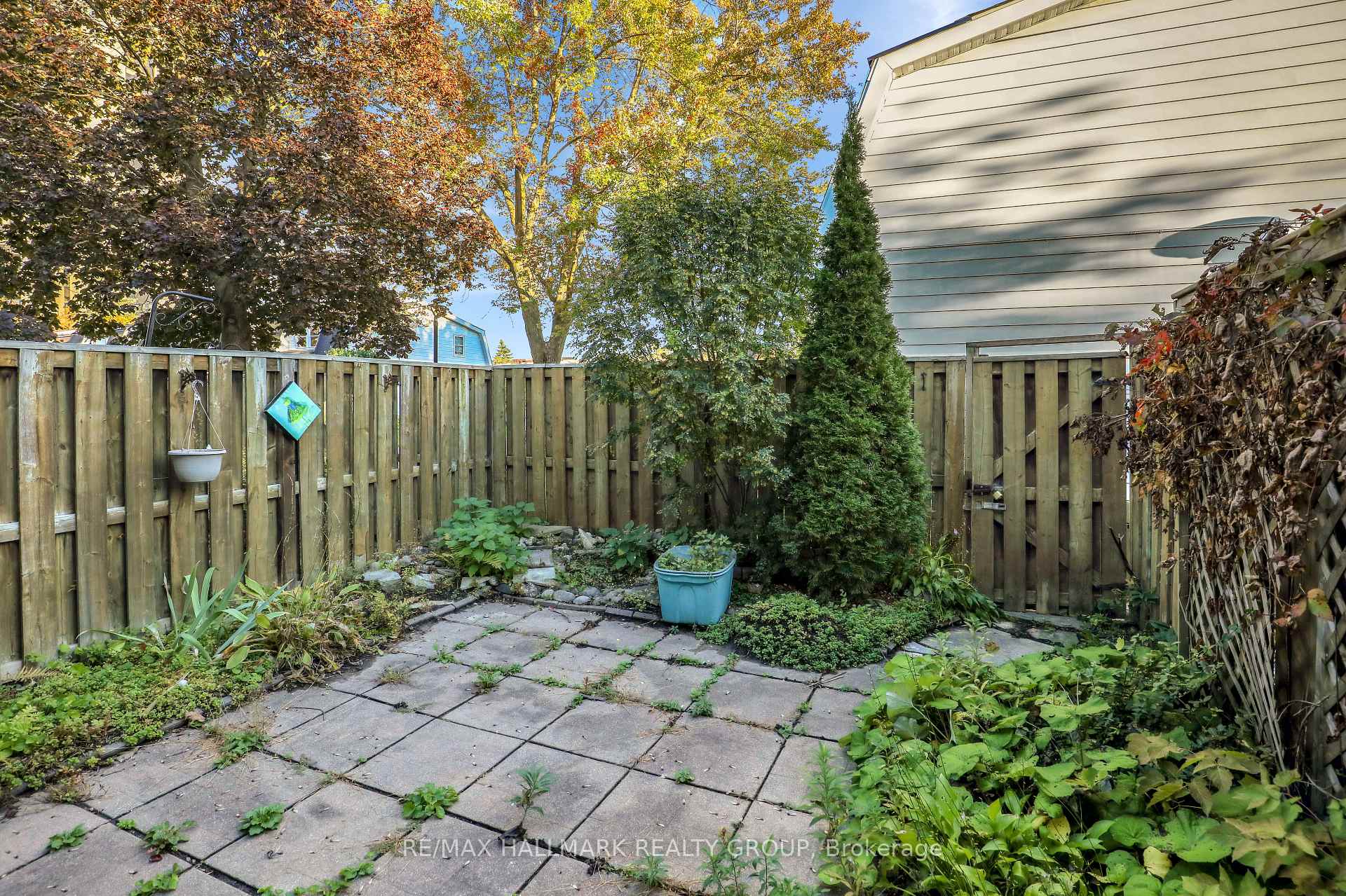Photo 15 of 924 Dynes Road, Ottawa, Carleton Square — HOMEH