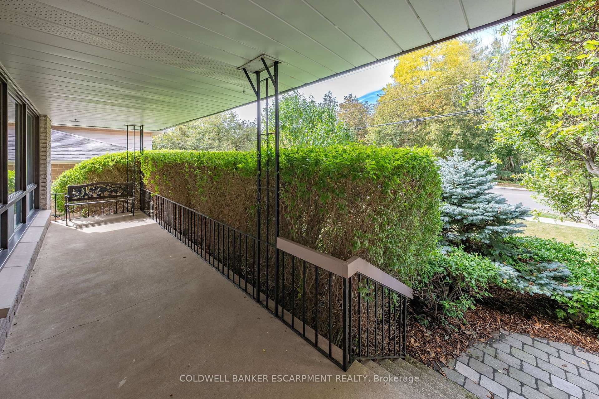 Photo 2 of 20 Princess Anne Drive, Halton Hills, Georgetown — HOMEH