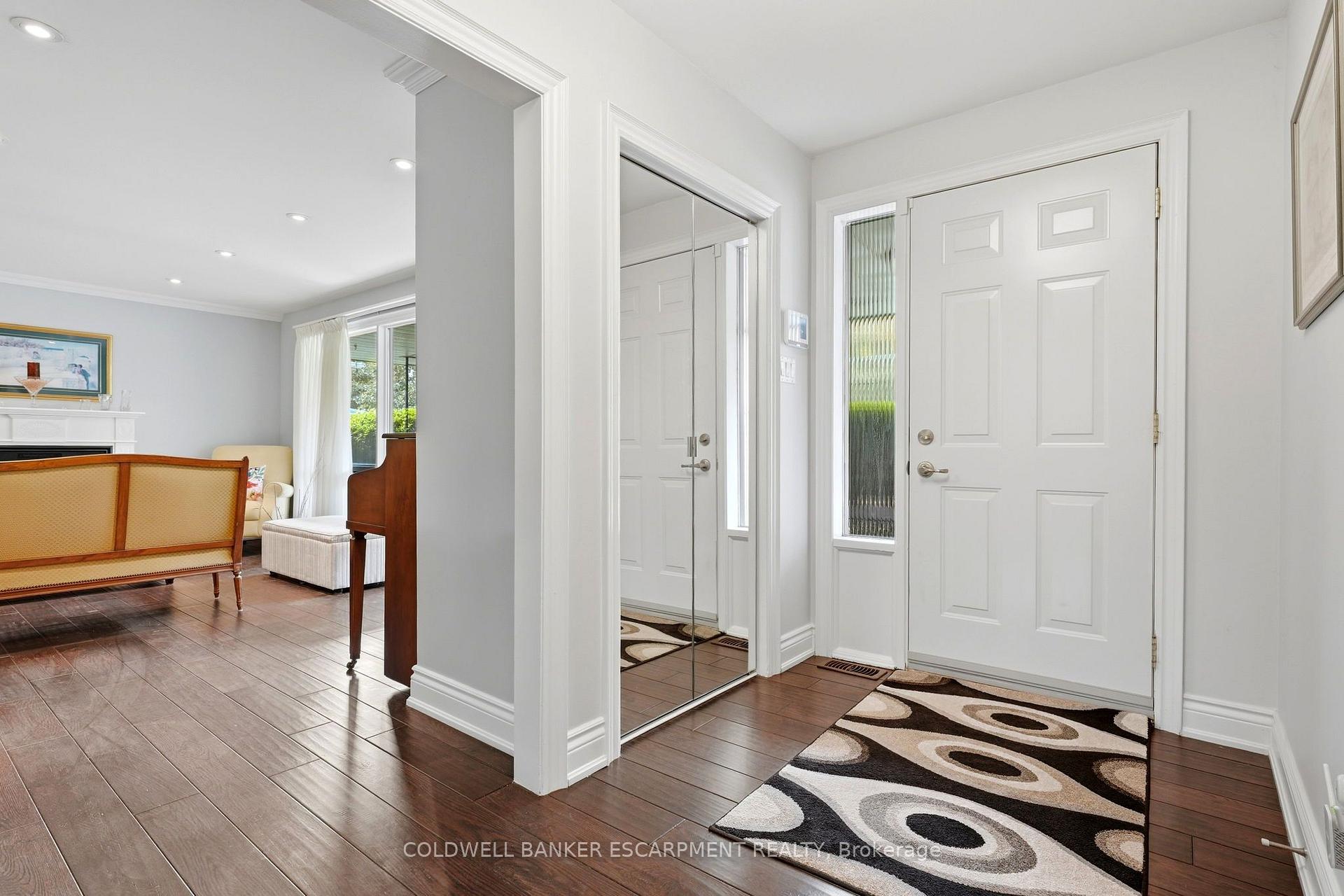 Photo 3 of 20 Princess Anne Drive, Halton Hills, Georgetown — HOMEH