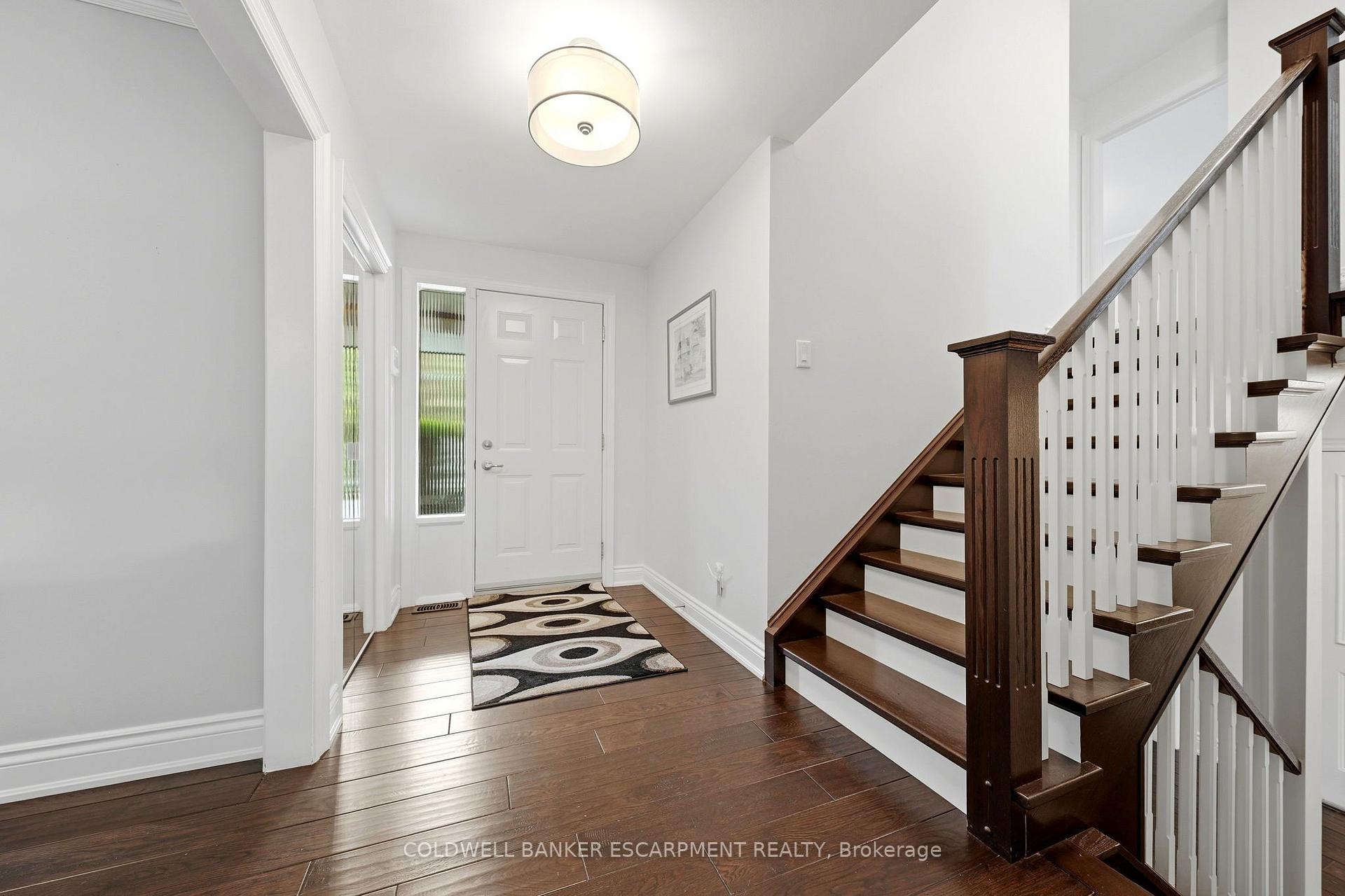 Photo 4 of 20 Princess Anne Drive, Halton Hills, Georgetown — HOMEH