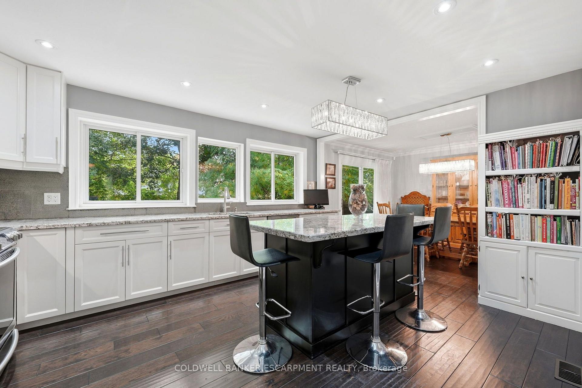 Photo 5 of 20 Princess Anne Drive, Halton Hills, Georgetown — HOMEH