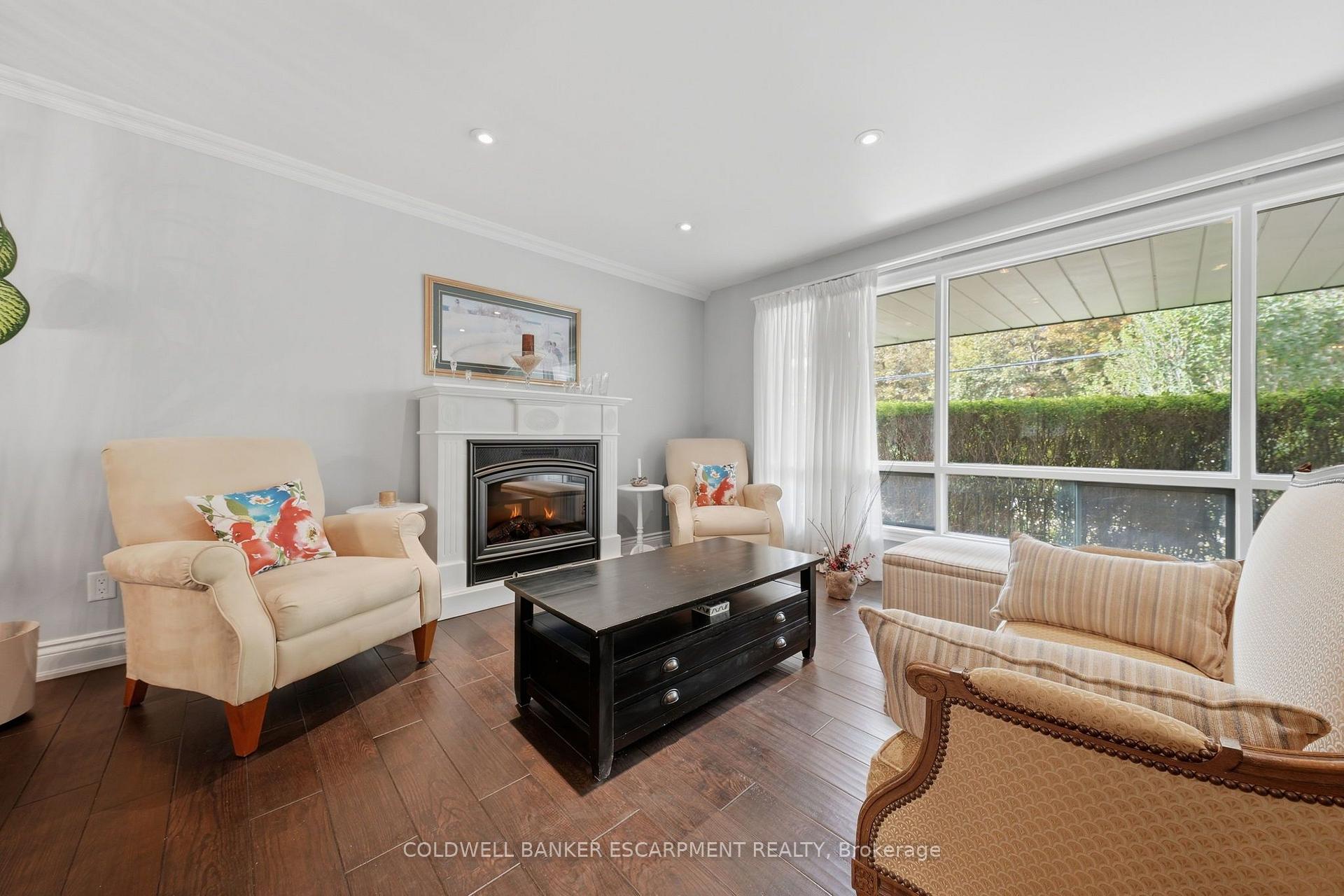 Photo 13 of 20 Princess Anne Drive, Halton Hills, Georgetown — HOMEH