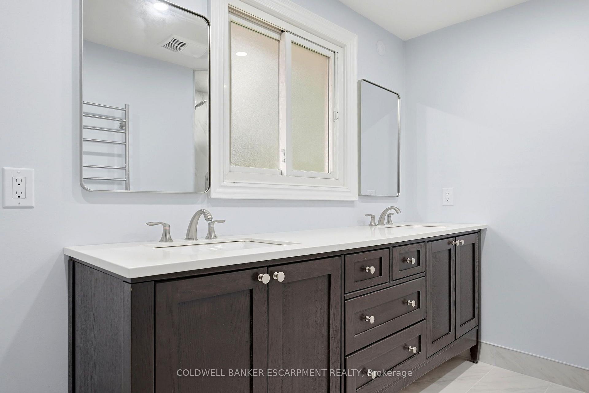 Photo 21 of 20 Princess Anne Drive, Halton Hills, Georgetown — HOMEH