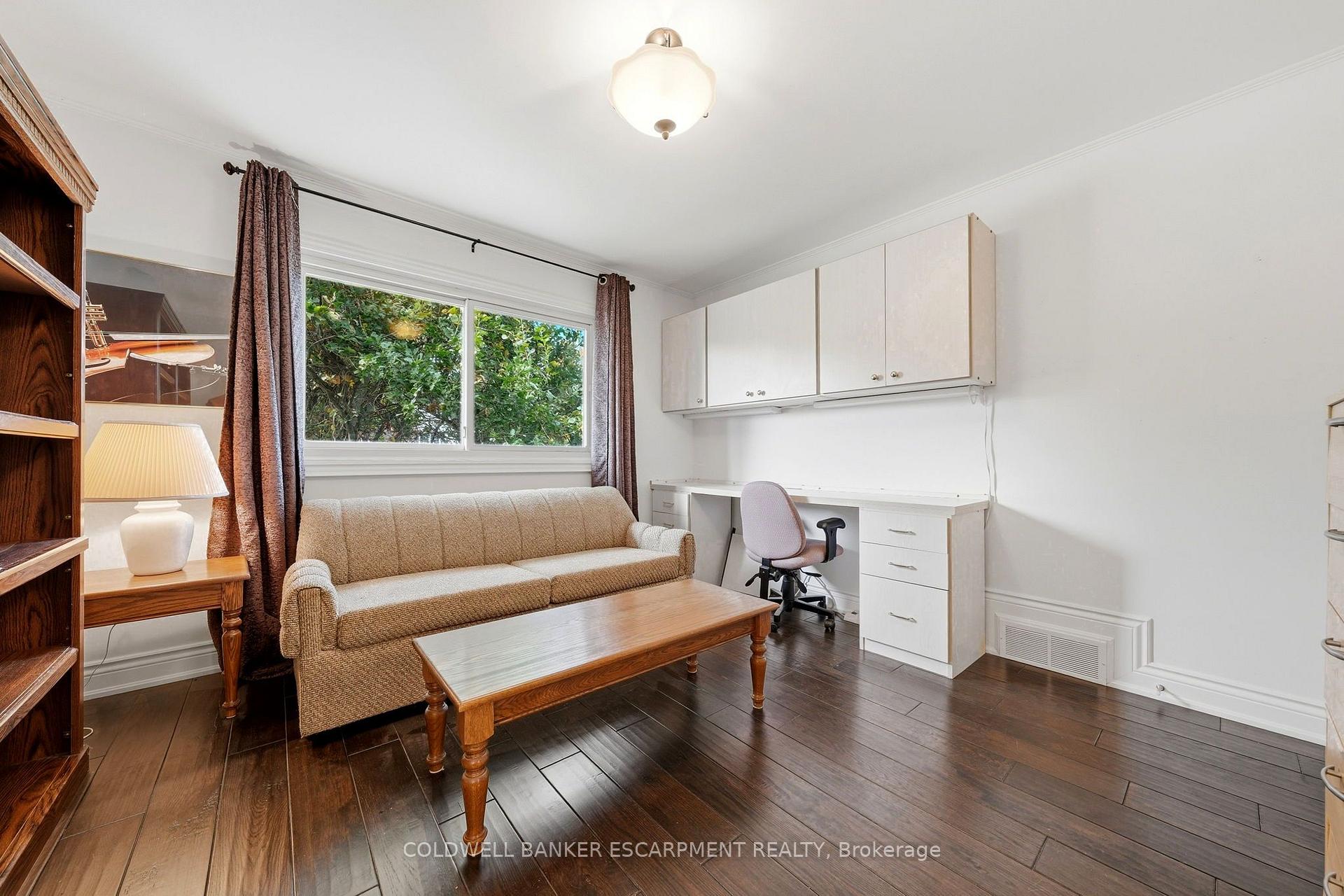 Photo 23 of 20 Princess Anne Drive, Halton Hills, Georgetown — HOMEH