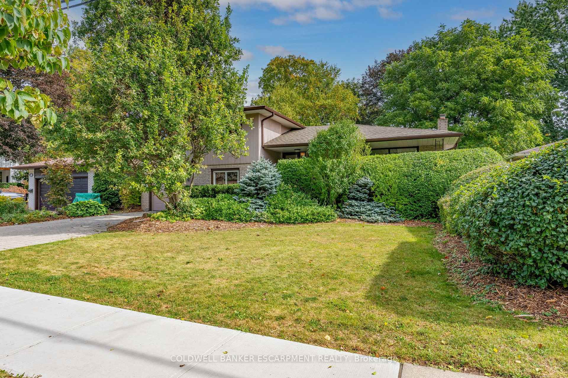Photo 33 of 20 Princess Anne Drive, Halton Hills, Georgetown — HOMEH