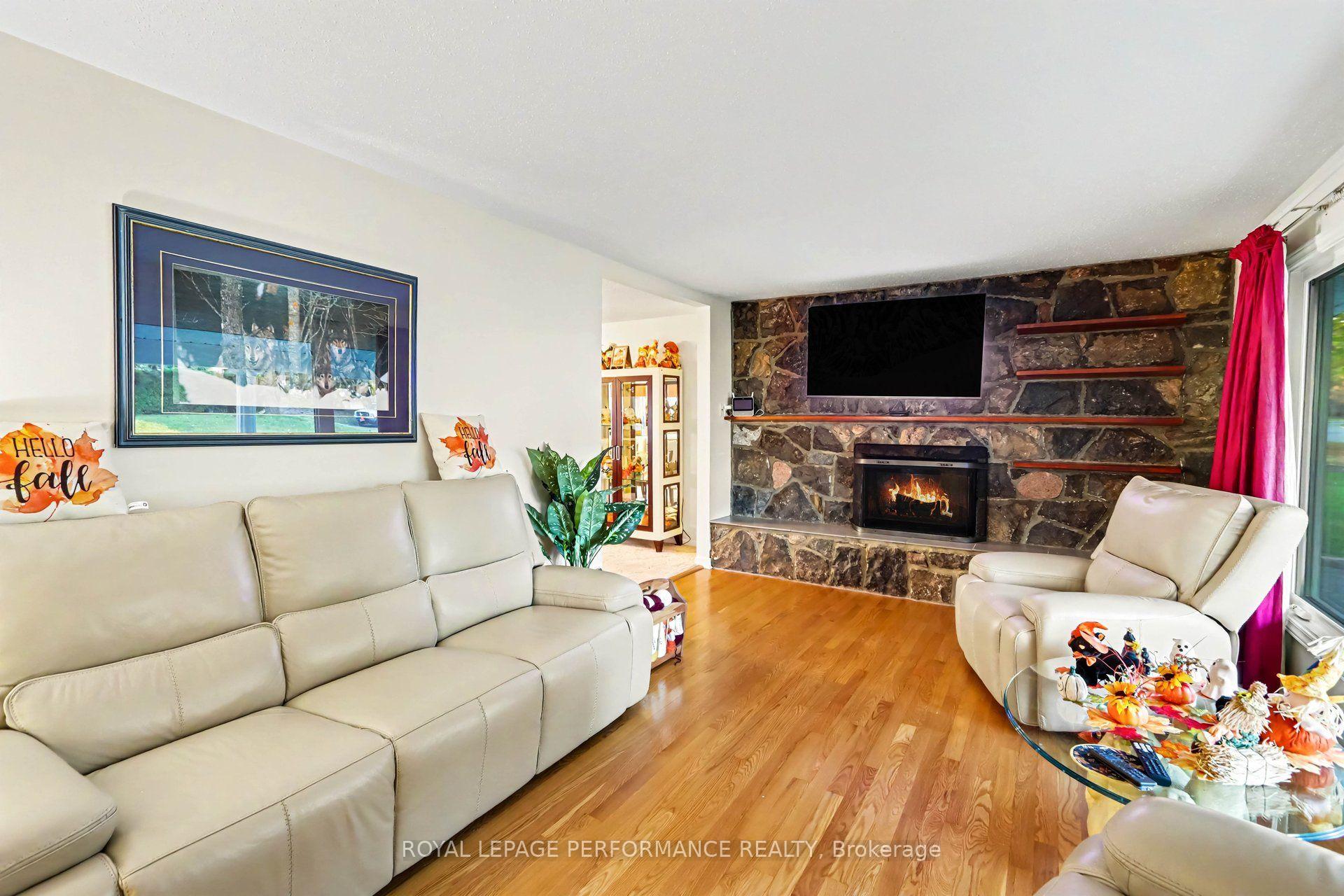 Photo 7 of 21 Pulford Crescent, Ottawa, Bayshore — HOMEH