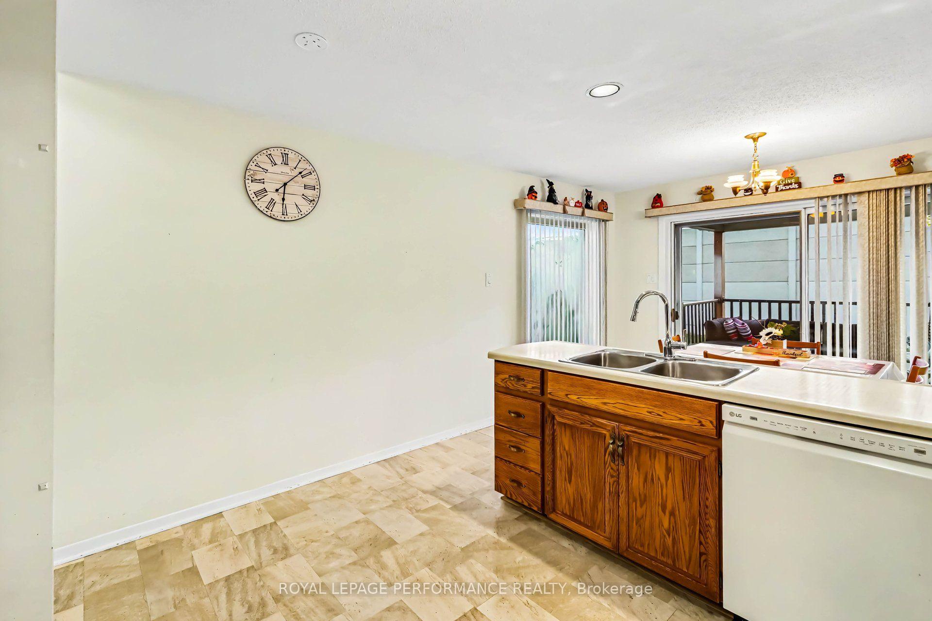 Photo 13 of 21 Pulford Crescent, Ottawa, Bayshore — HOMEH