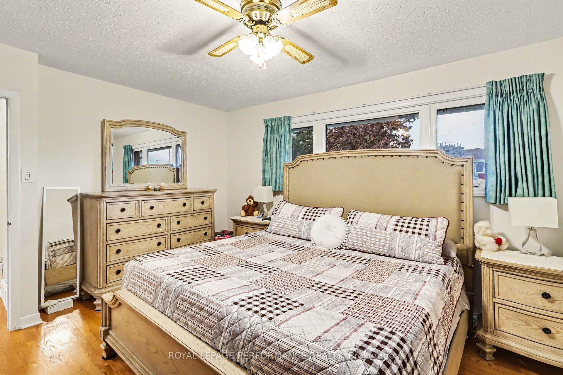 Photo 17 of 21 Pulford Crescent, Ottawa, Bayshore — HOMEH