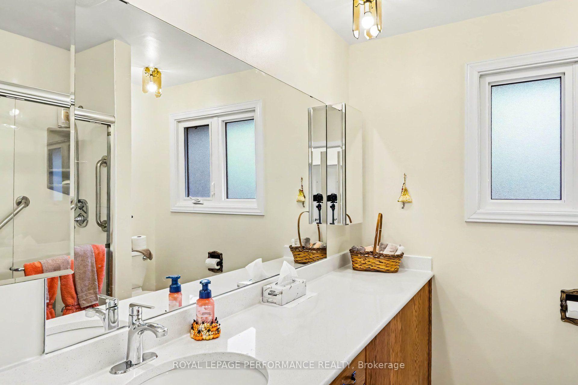 Photo 18 of 21 Pulford Crescent, Ottawa, Bayshore — HOMEH