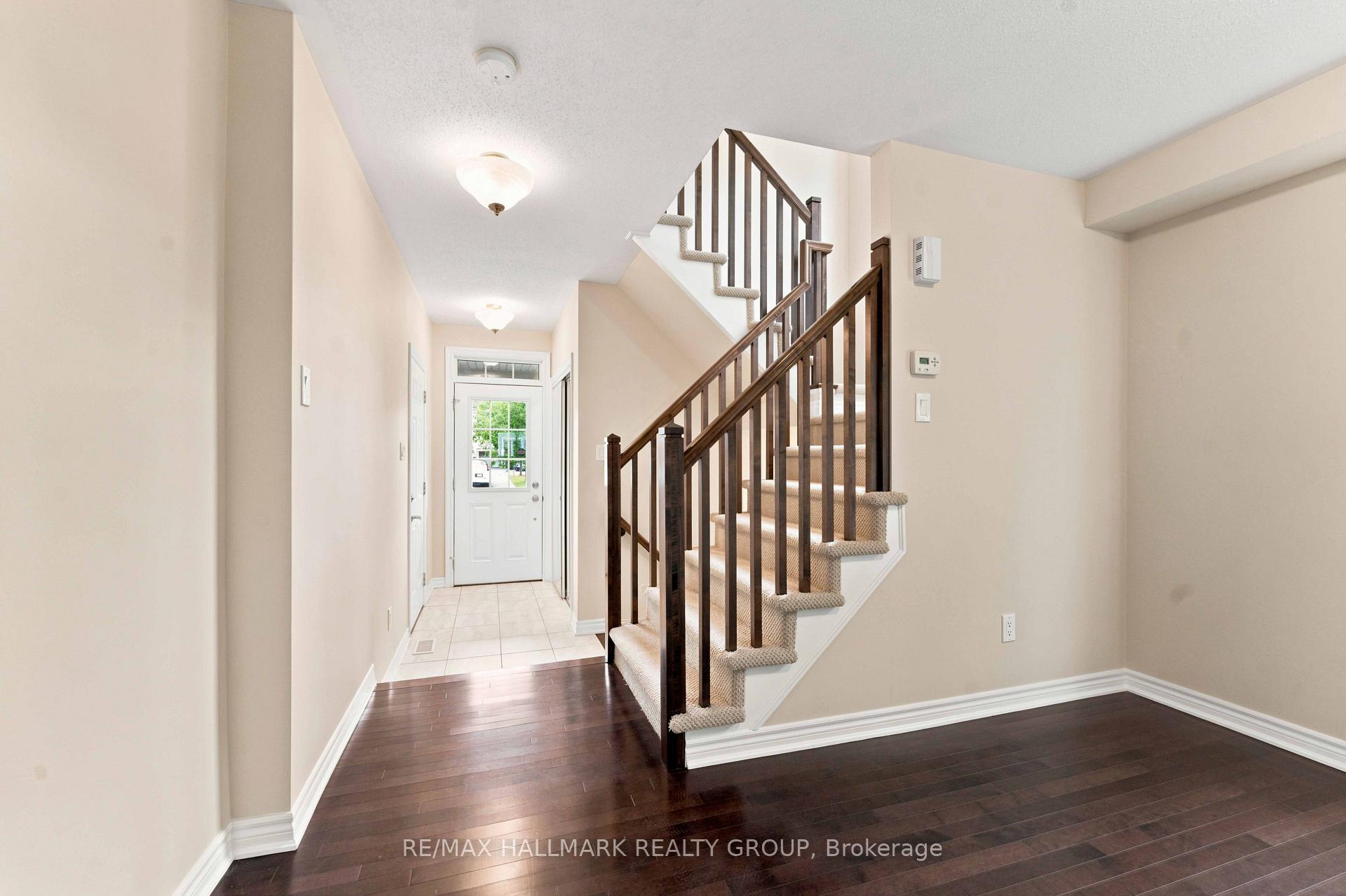 Photo 2 of 387 Sweet Grass Circle, Ottawa, Barrhaven - Half Moon Bay — HOMEH