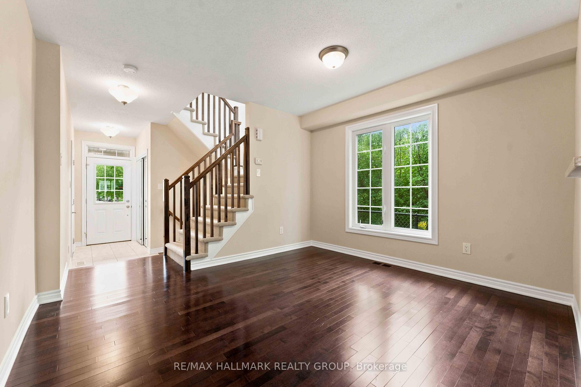 Photo 4 of 387 Sweet Grass Circle, Ottawa, Barrhaven - Half Moon Bay — HOMEH