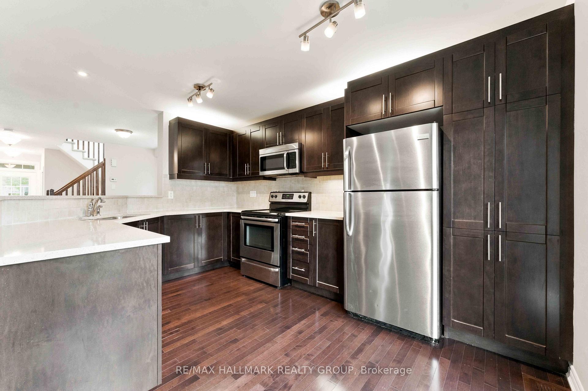 Photo 6 of 387 Sweet Grass Circle, Ottawa, Barrhaven - Half Moon Bay — HOMEH