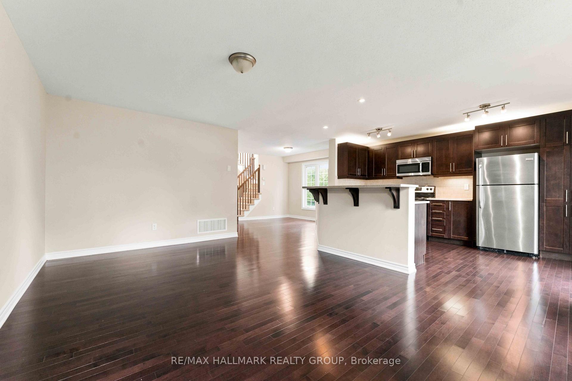 Photo 9 of 387 Sweet Grass Circle, Ottawa, Barrhaven - Half Moon Bay — HOMEH