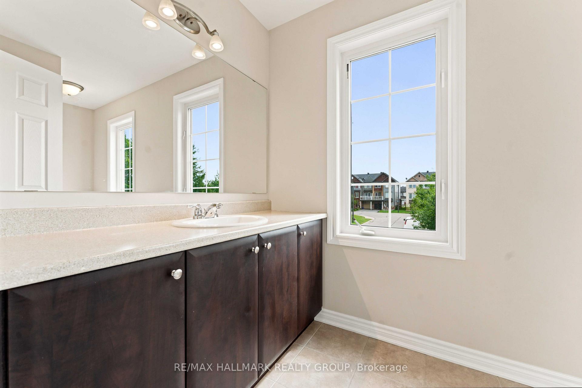 Photo 16 of 387 Sweet Grass Circle, Ottawa, Barrhaven - Half Moon Bay — HOMEH