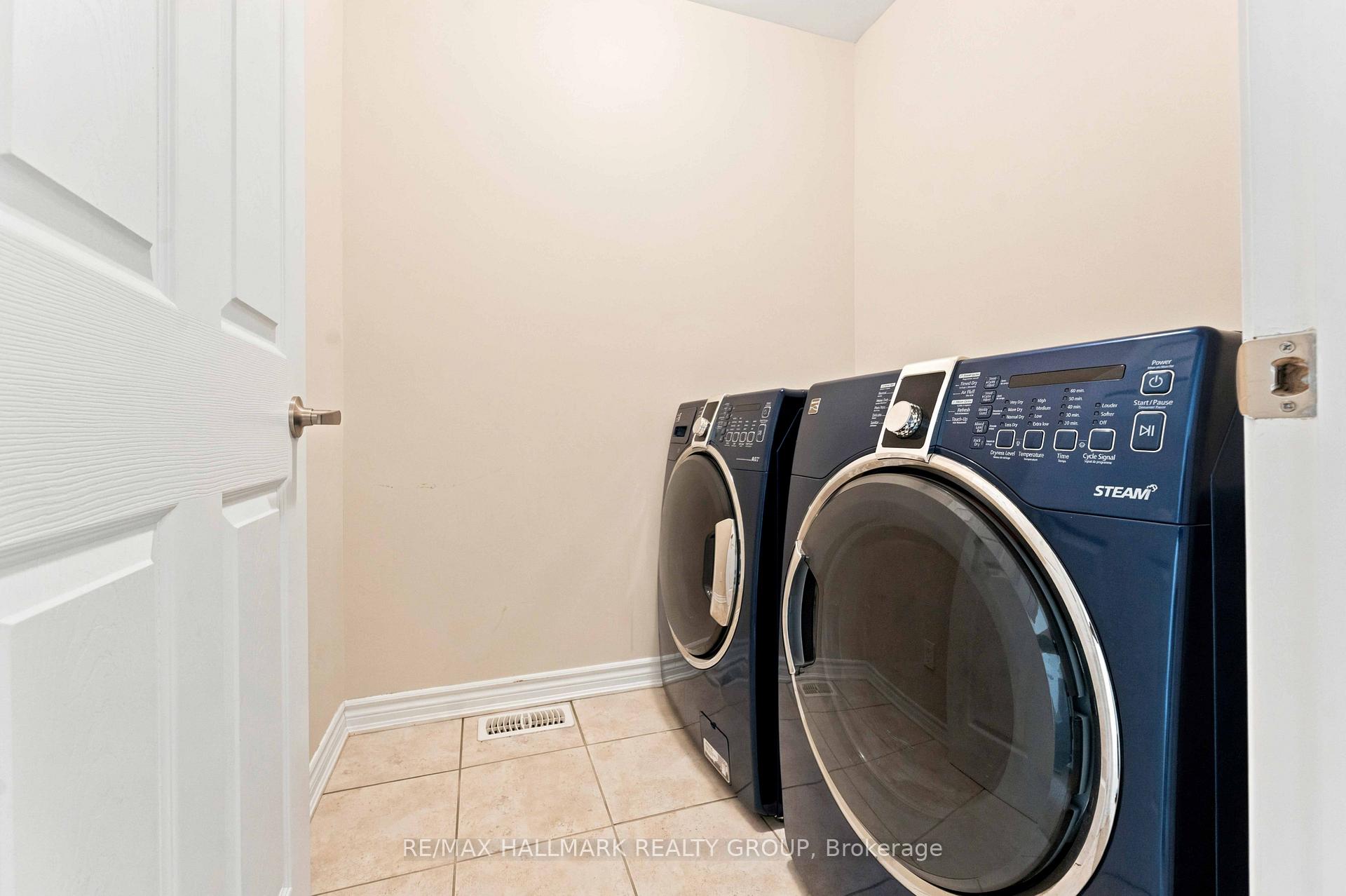 Photo 18 of 387 Sweet Grass Circle, Ottawa, Barrhaven - Half Moon Bay — HOMEH