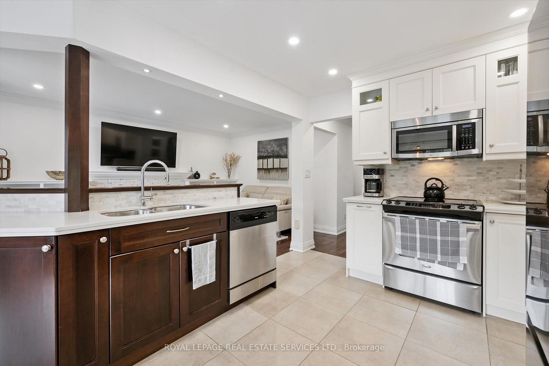 Photo 15 of 360 River Oaks Boulevard W, Oakville, River Oaks — HOMEH