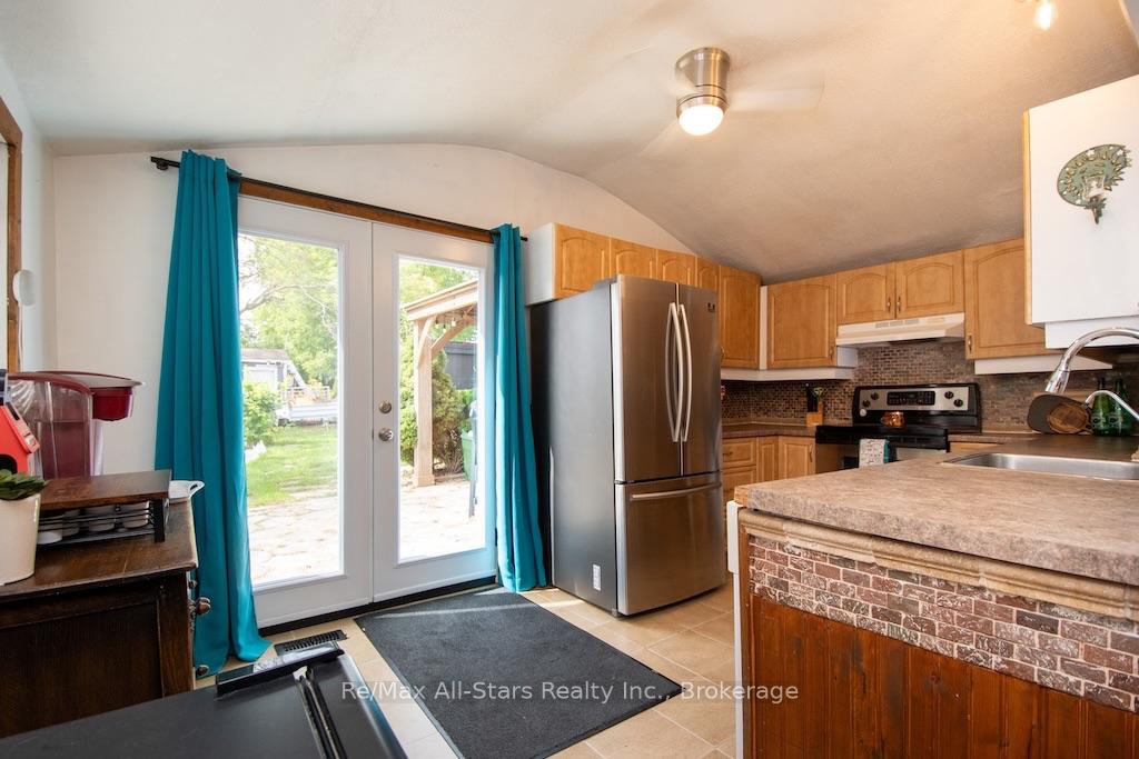 Photo 7 of 23 Wolfe Street, Kawartha Lakes, Lindsay — HOMEH