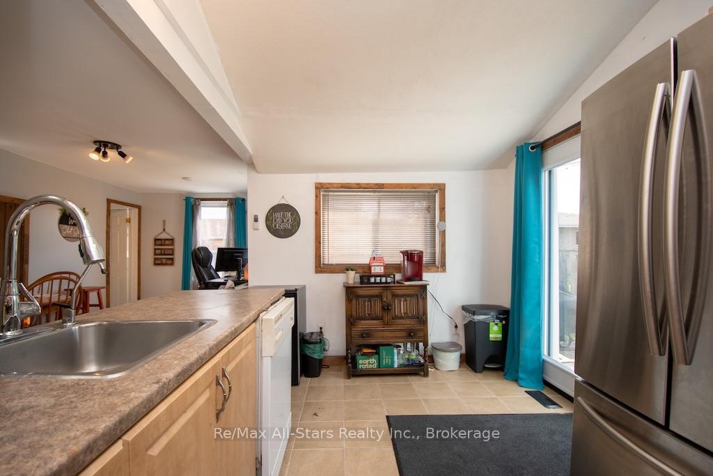 Photo 9 of 23 Wolfe Street, Kawartha Lakes, Lindsay — HOMEH