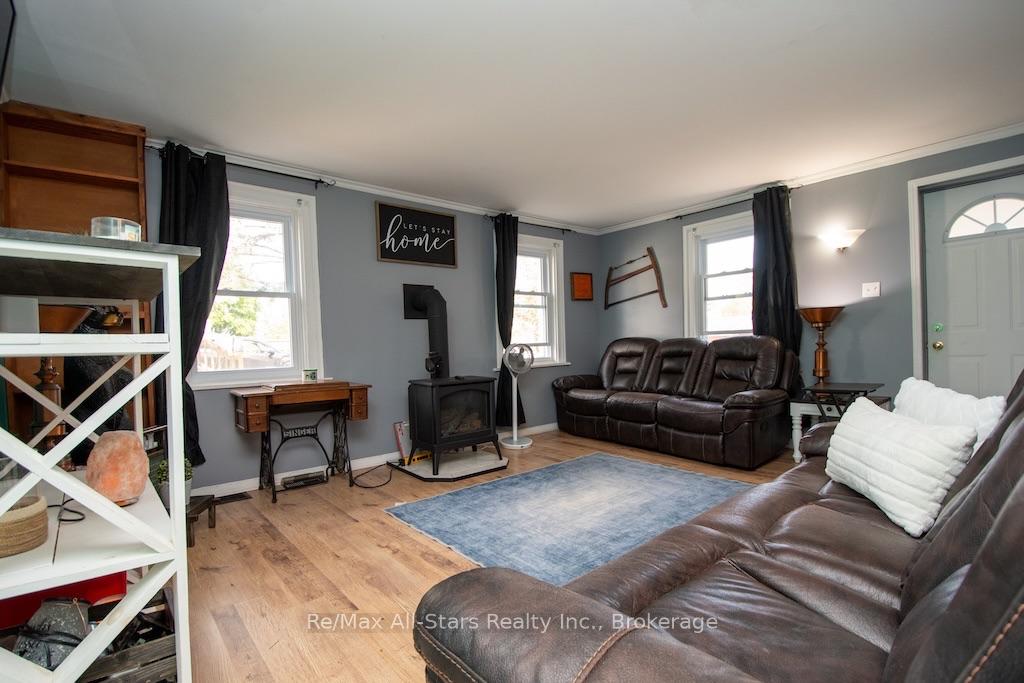 Photo 11 of 23 Wolfe Street, Kawartha Lakes, Lindsay — HOMEH