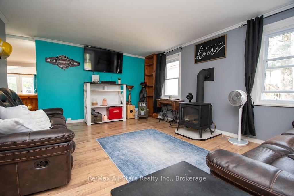 Photo 12 of 23 Wolfe Street, Kawartha Lakes, Lindsay — HOMEH