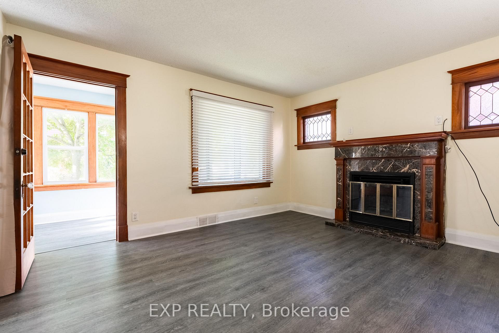 Photo 3 of 4613 Ryerson Crescent, Niagara Falls, Downtown — HOMEH