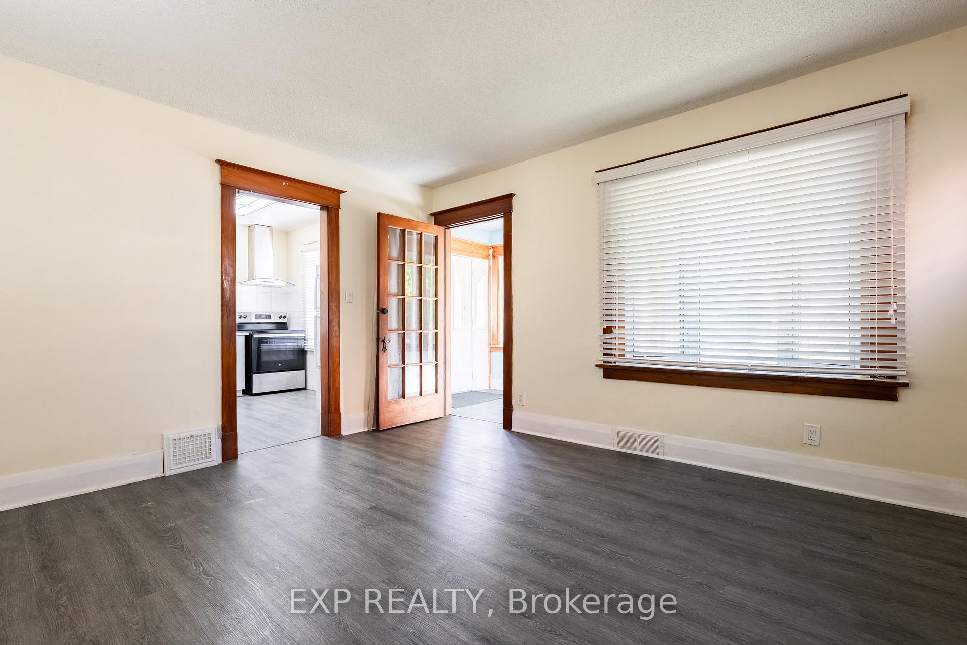 Photo 4 of 4613 Ryerson Crescent, Niagara Falls, Downtown — HOMEH