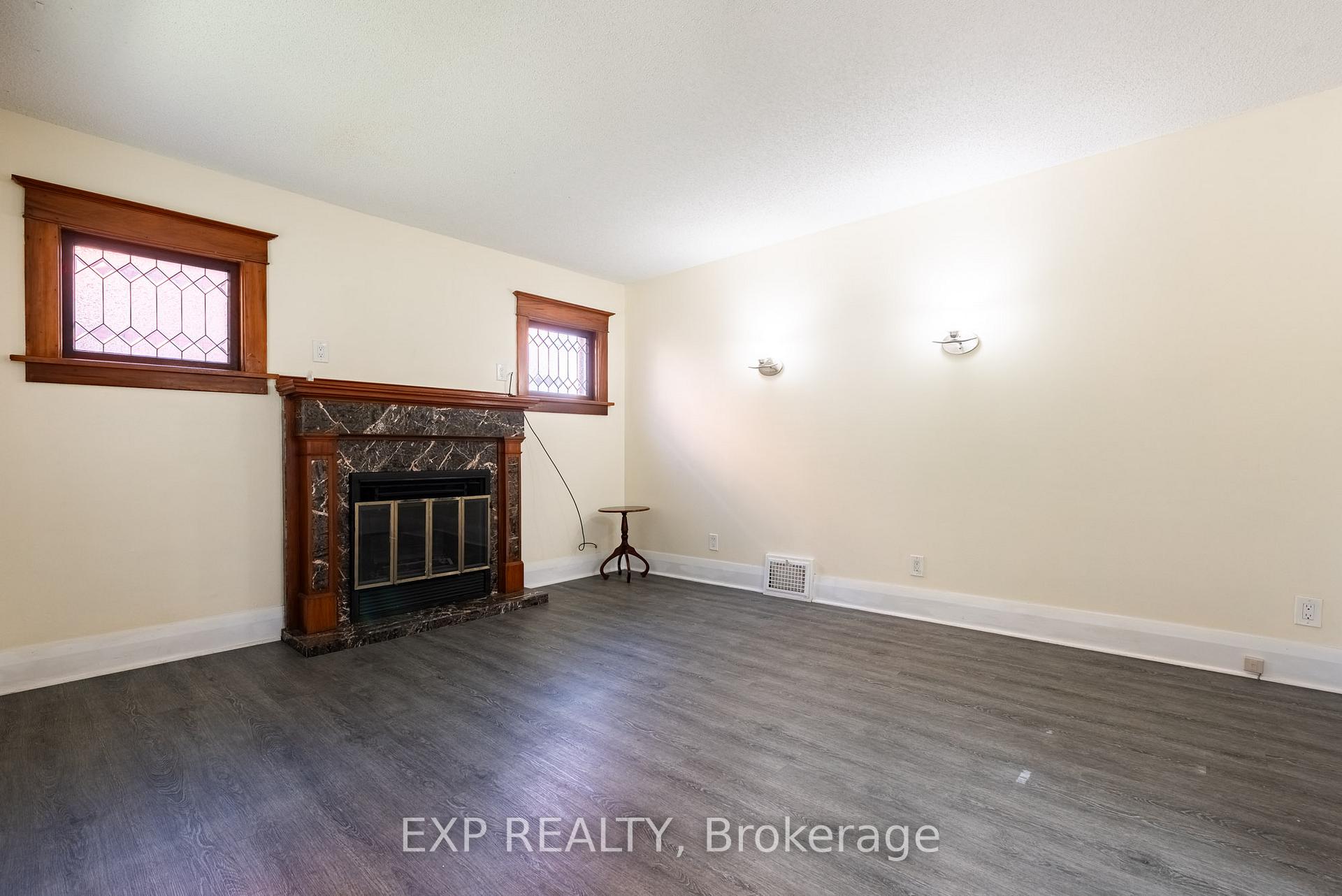 Photo 5 of 4613 Ryerson Crescent, Niagara Falls, Downtown — HOMEH