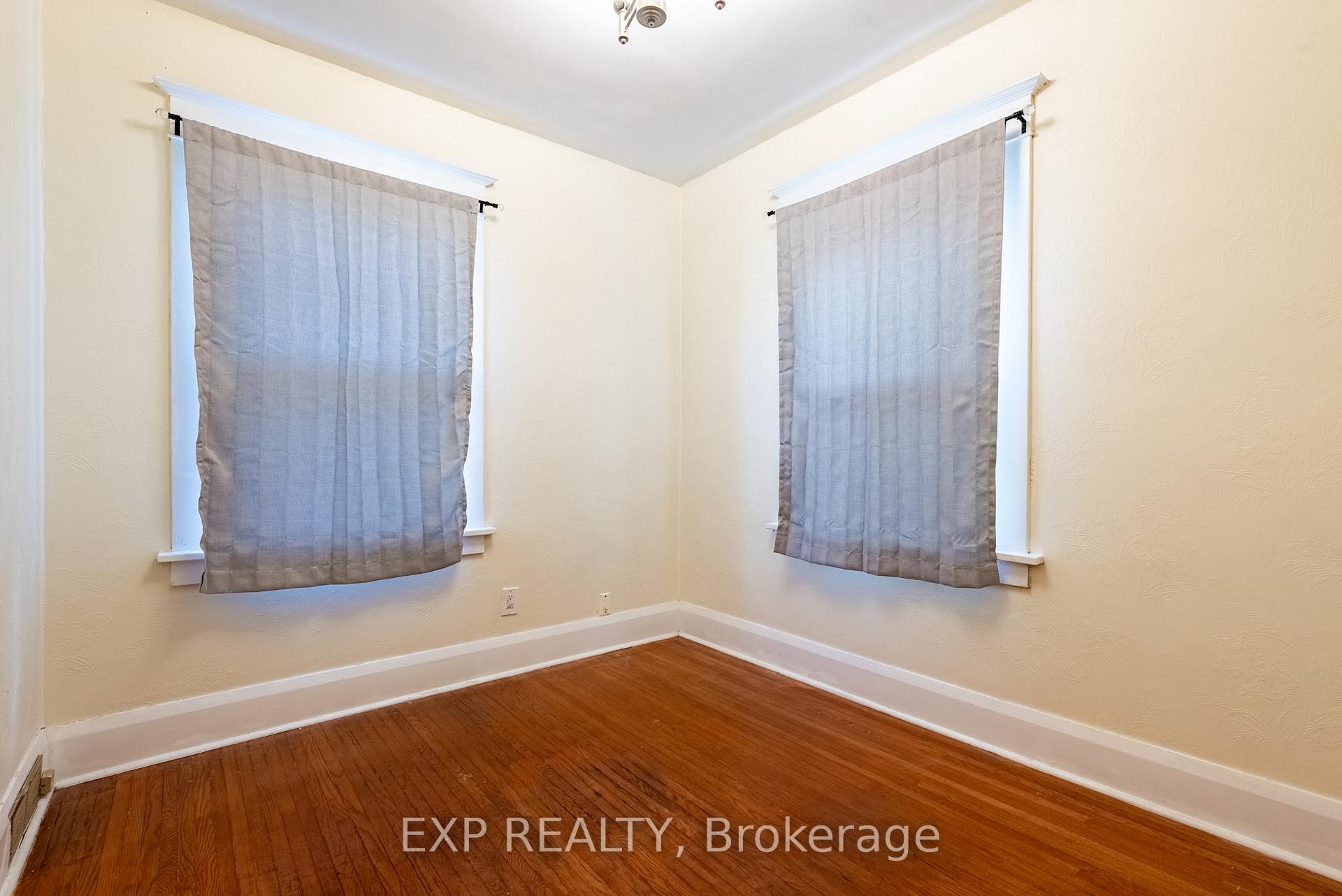 Photo 10 of 4613 Ryerson Crescent, Niagara Falls, Downtown — HOMEH