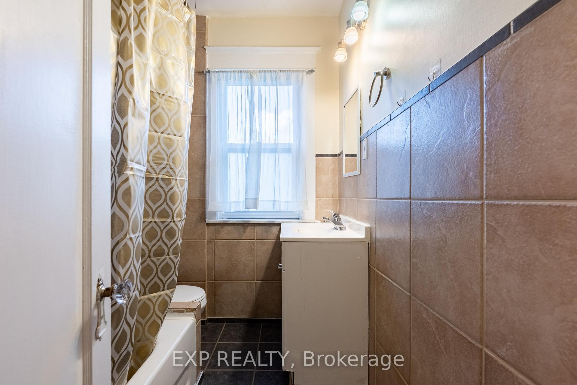 Photo 12 of 4613 Ryerson Crescent, Niagara Falls, Downtown — HOMEH