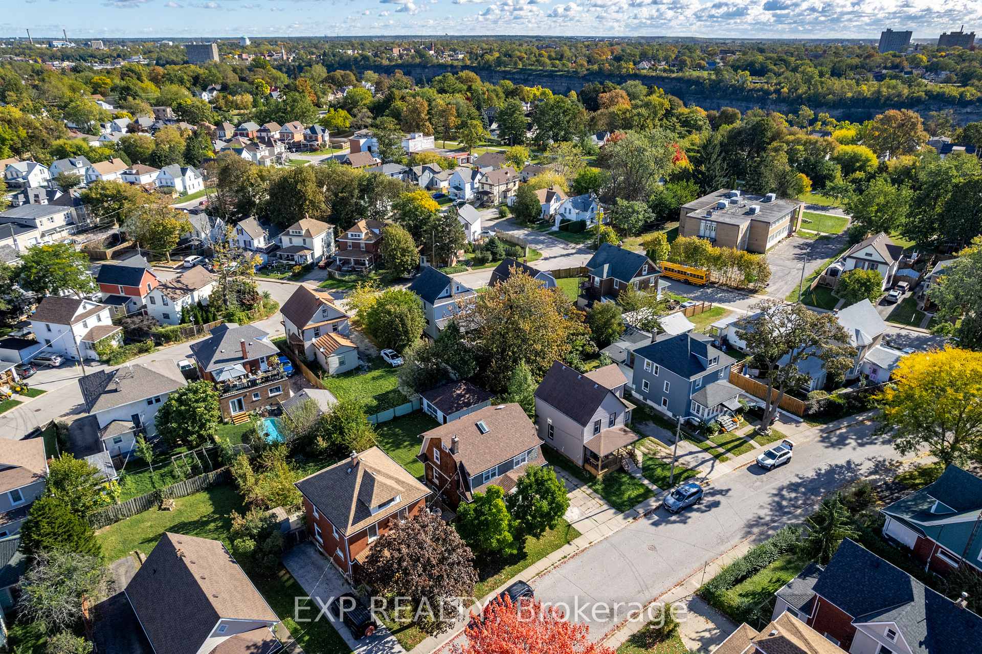 Photo 30 of 4613 Ryerson Crescent, Niagara Falls, Downtown — HOMEH