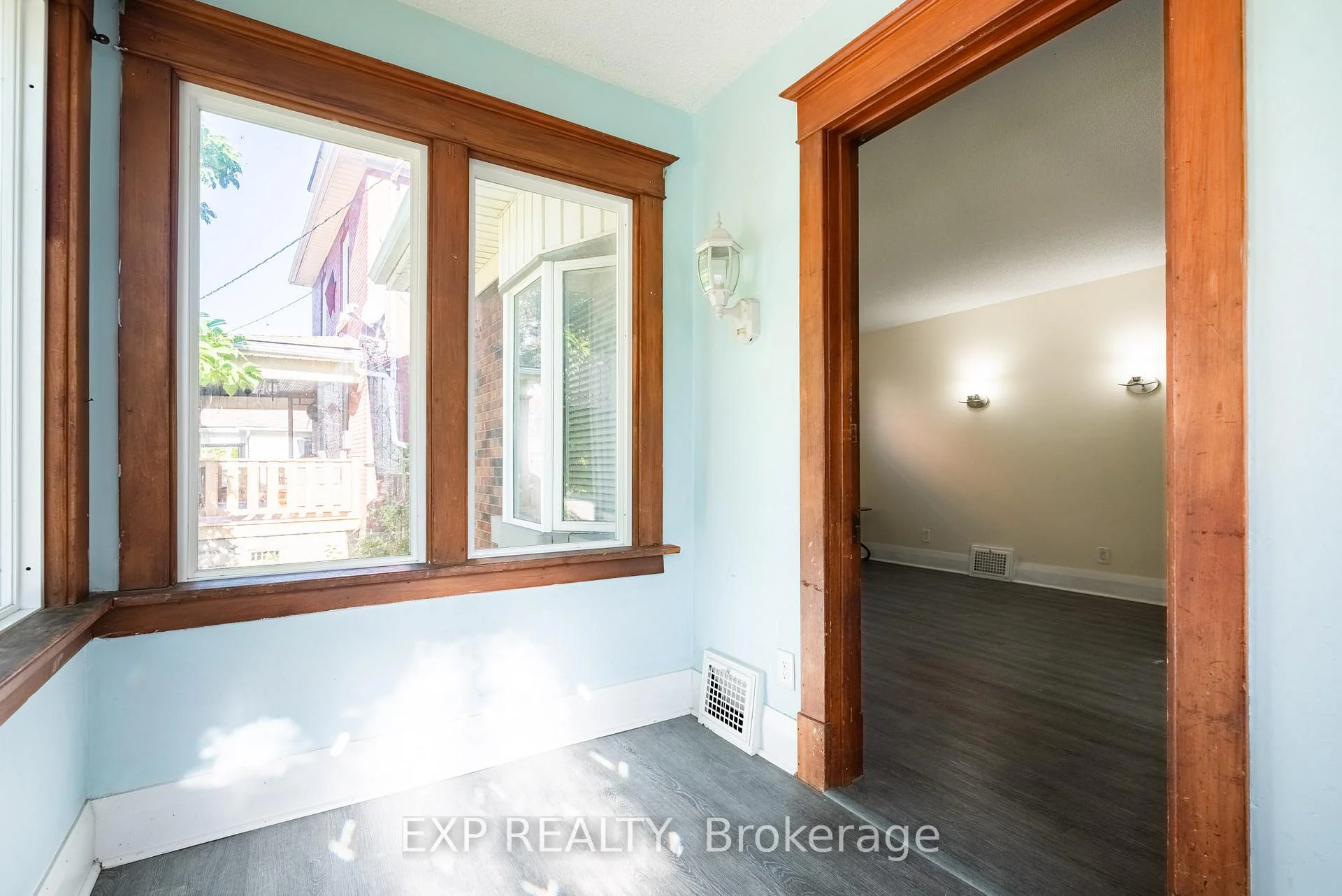 Photo 7 of 4613 Ryerson Crescent, Niagara Falls, Downtown — HOMEH