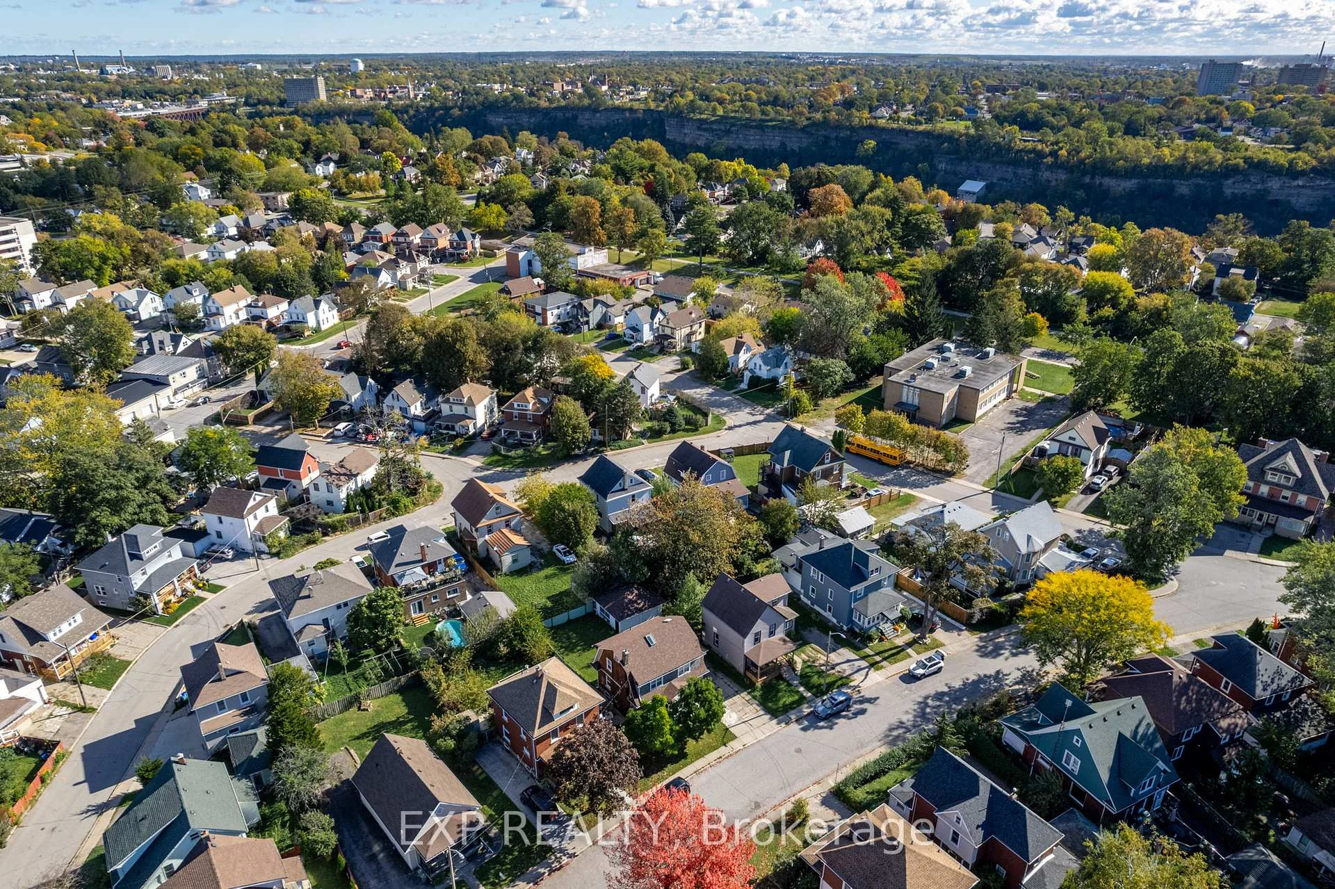 Photo 35 of 4613 Ryerson Crescent, Niagara Falls, Downtown — HOMEH