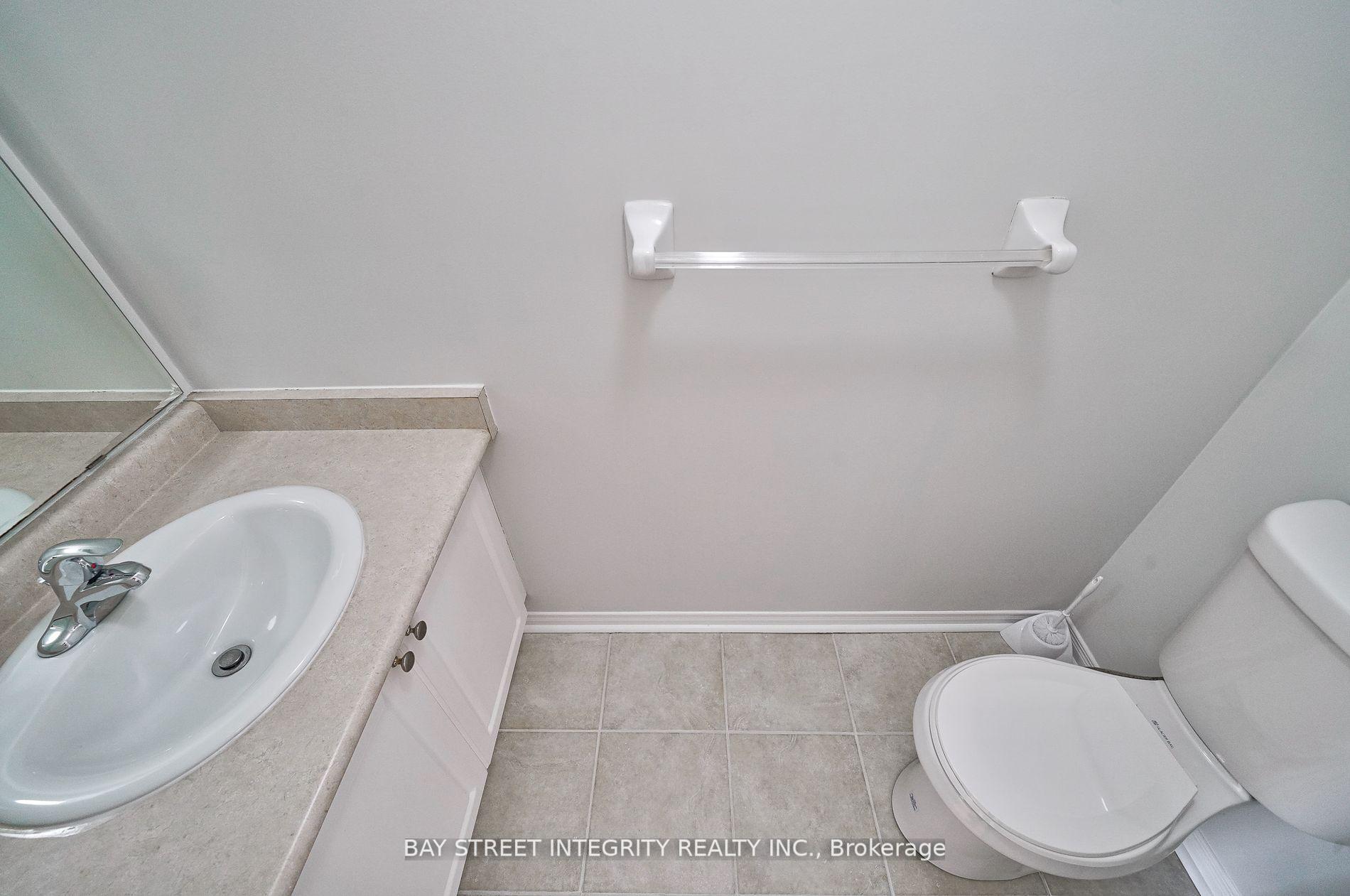 Photo 7 of 75 Selkirk Drive, Richmond Hill, Langstaff — HOMEH