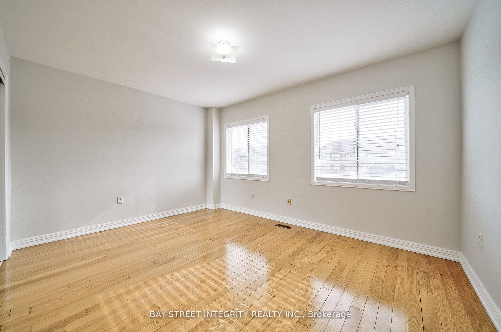 Photo 8 of 75 Selkirk Drive, Richmond Hill, Langstaff — HOMEH