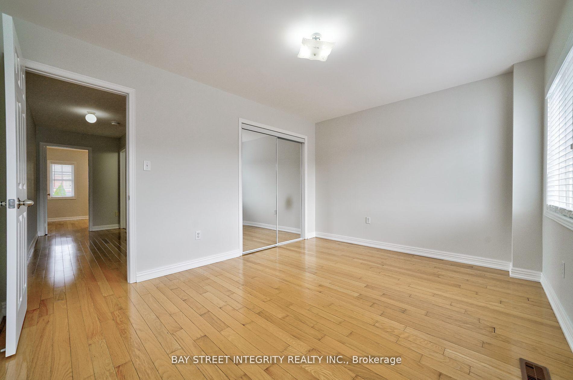 Photo 9 of 75 Selkirk Drive, Richmond Hill, Langstaff — HOMEH