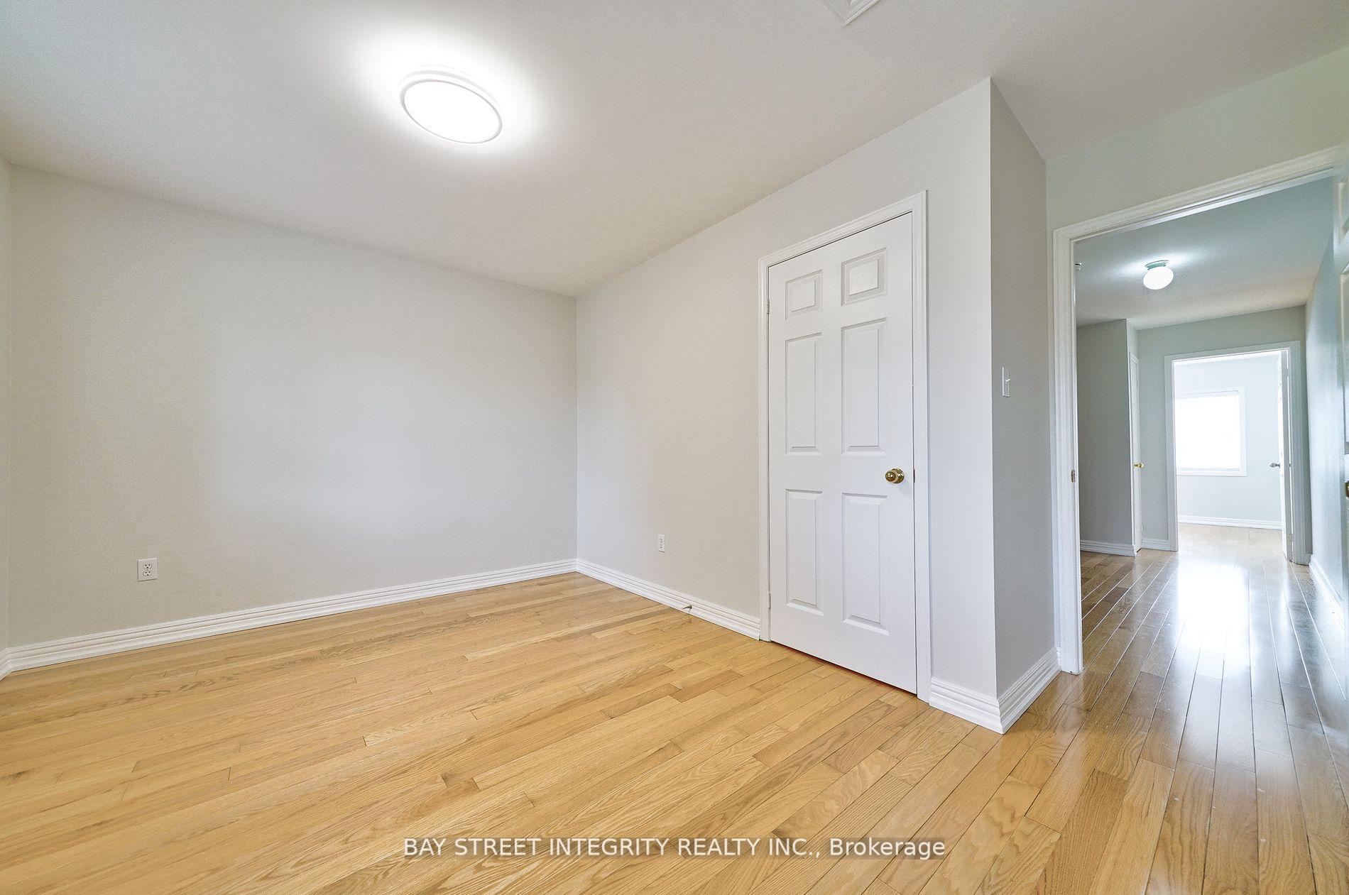 Photo 11 of 75 Selkirk Drive, Richmond Hill, Langstaff — HOMEH