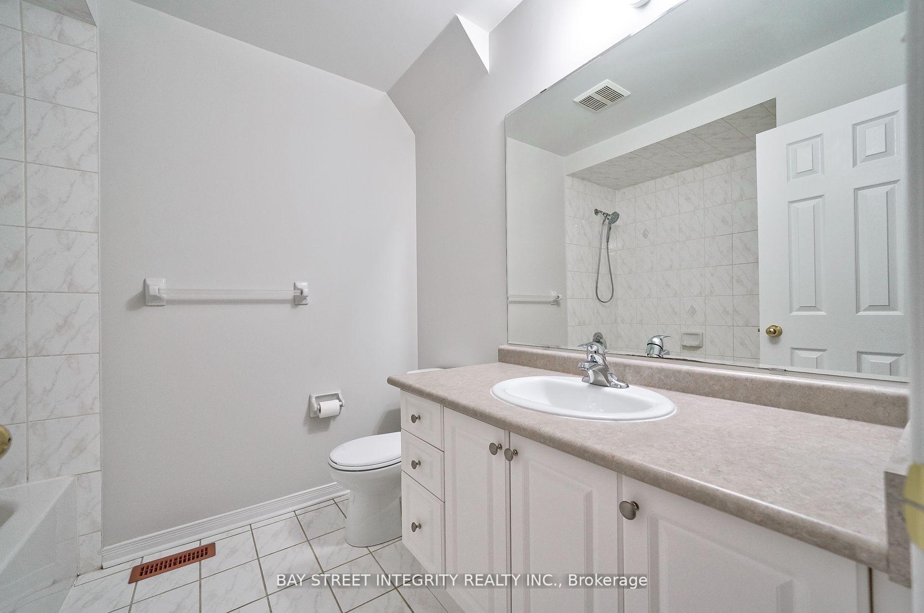 Photo 12 of 75 Selkirk Drive, Richmond Hill, Langstaff — HOMEH