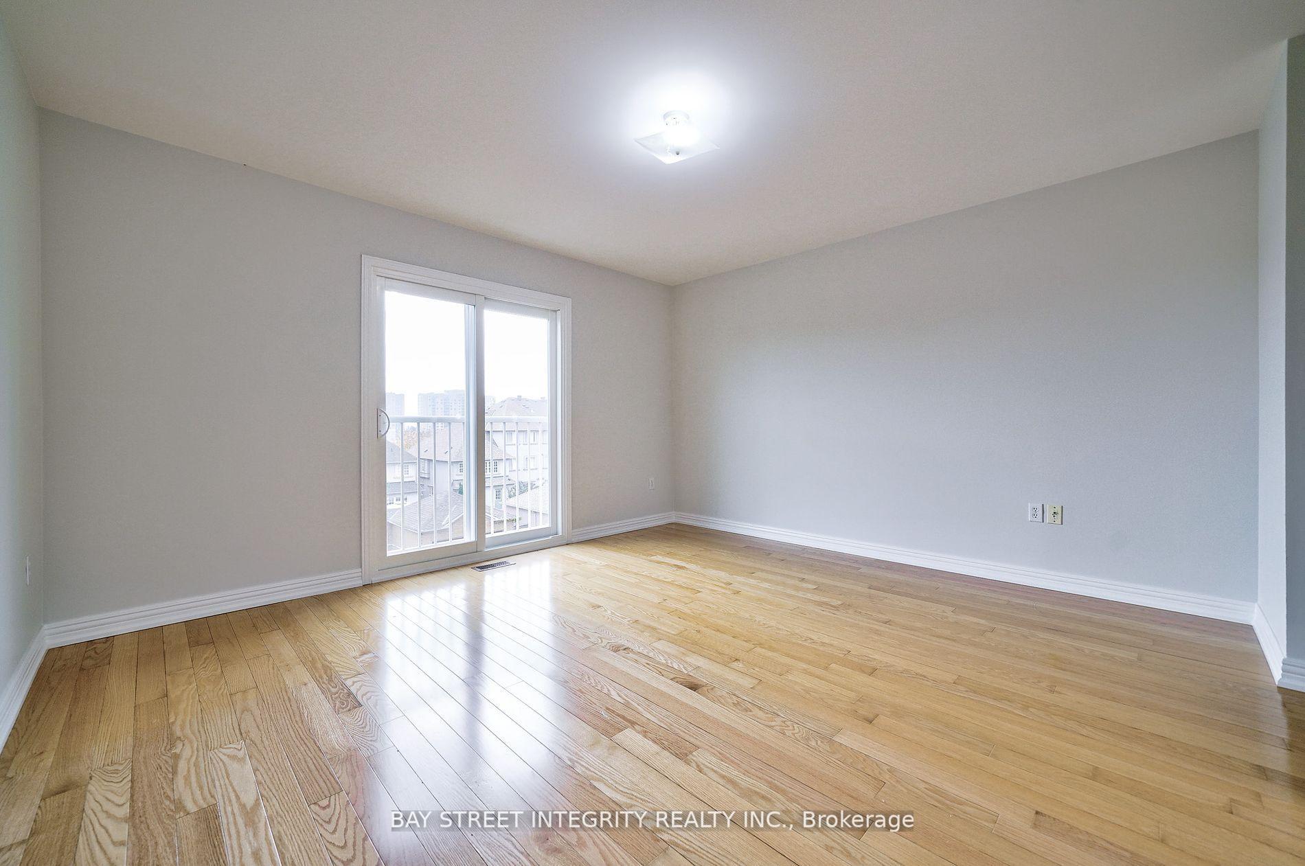 Photo 13 of 75 Selkirk Drive, Richmond Hill, Langstaff — HOMEH