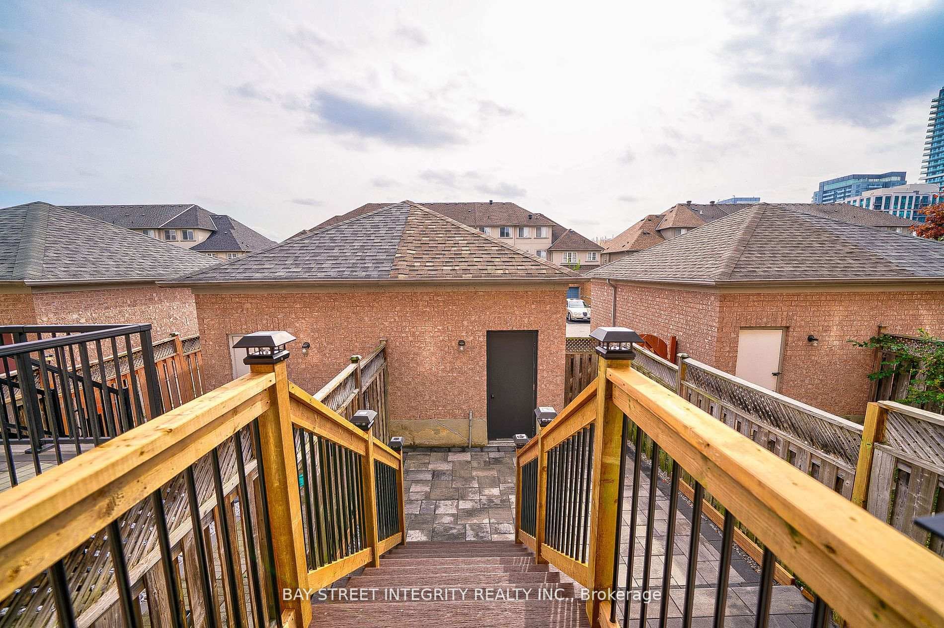 Photo 16 of 75 Selkirk Drive, Richmond Hill, Langstaff — HOMEH