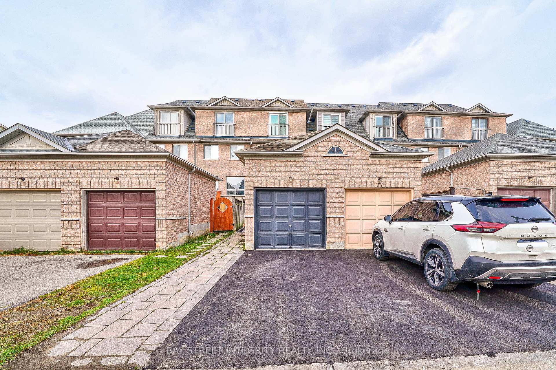 Photo 17 of 75 Selkirk Drive, Richmond Hill, Langstaff — HOMEH