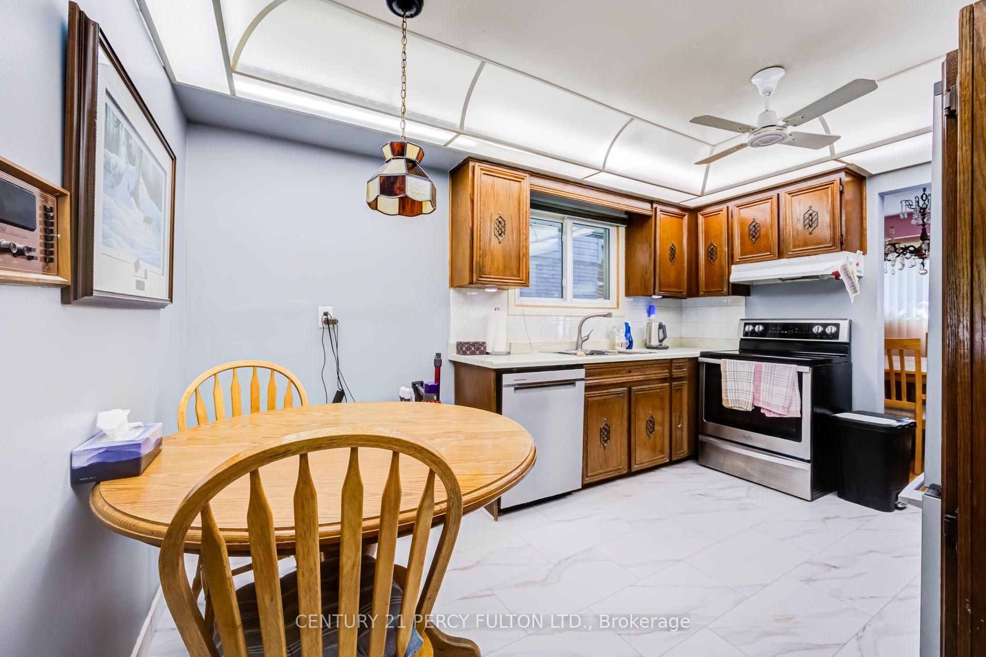 Photo 8 of 705 Edgewood Road, Pickering, Amberlea — HOMEH