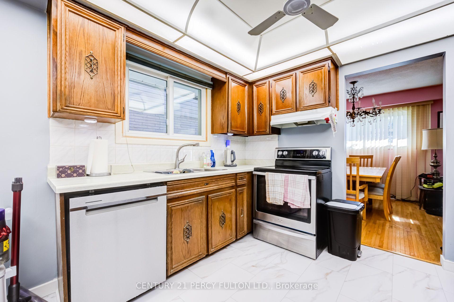 Photo 9 of 705 Edgewood Road, Pickering, Amberlea — HOMEH