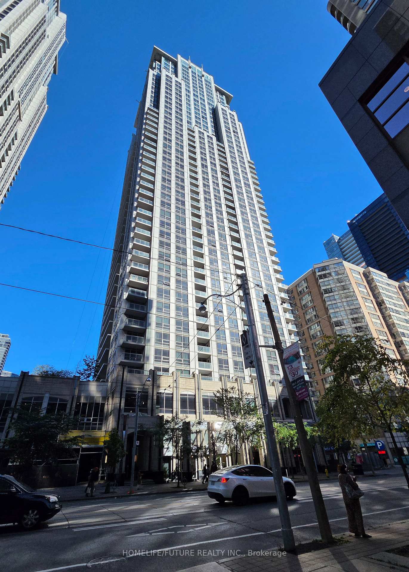 Front of Unit 2404, 761 Bay Street