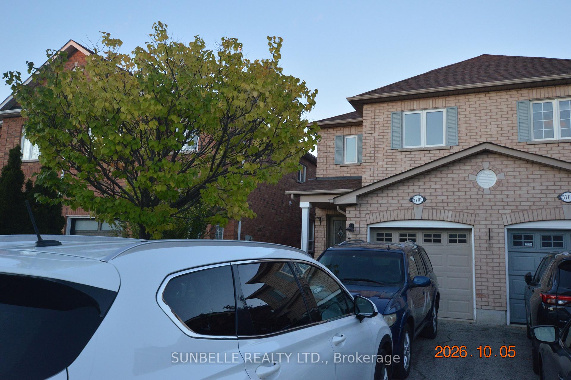 Photo 2 of 5709 Volpe Avenue, Mississauga, East Credit — HOMEH