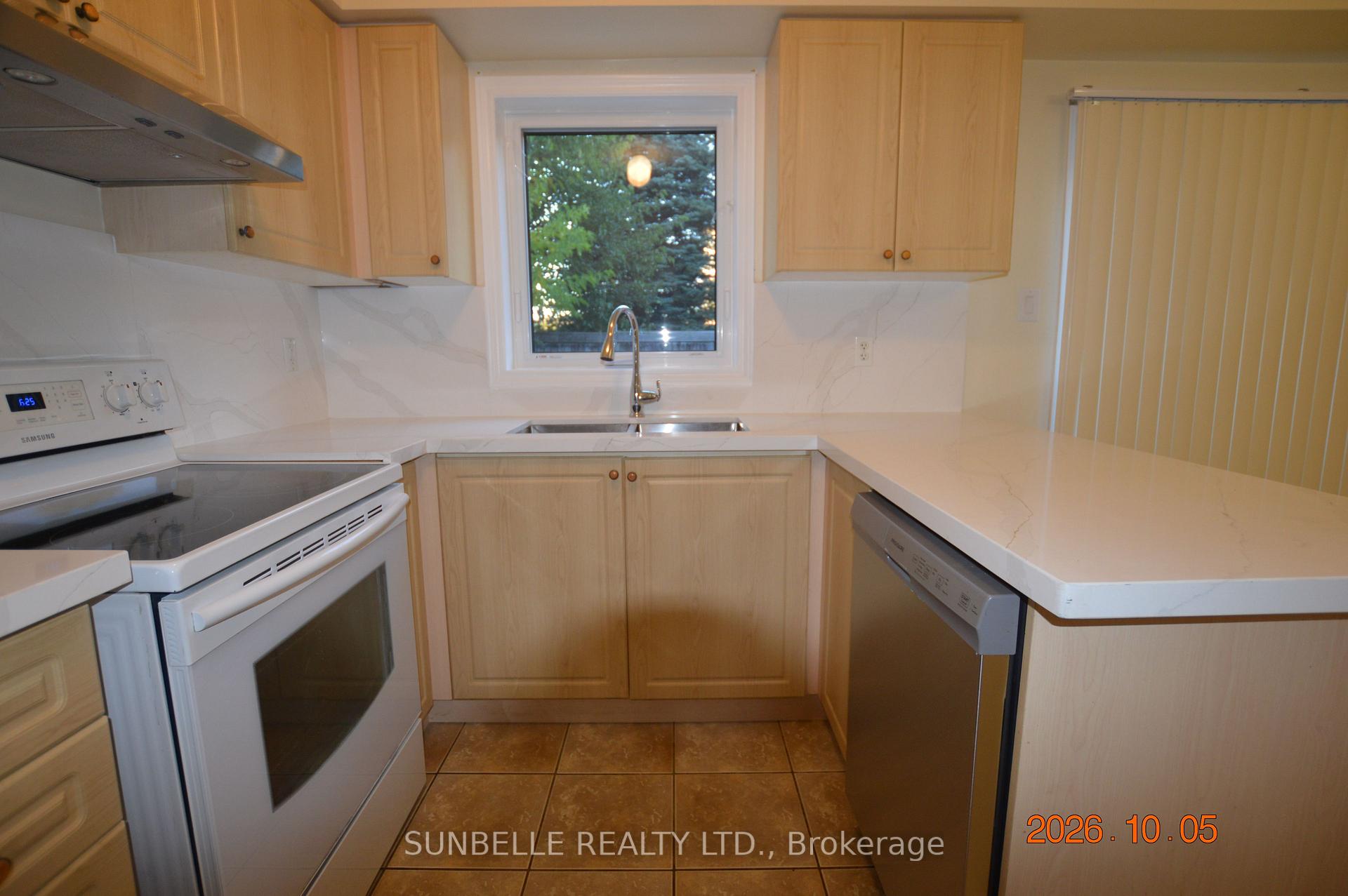 Photo 8 of 5709 Volpe Avenue, Mississauga, East Credit — HOMEH