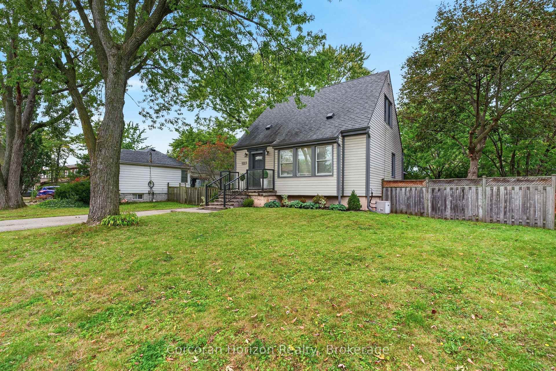 Front of 2223 Glenwood School Drive