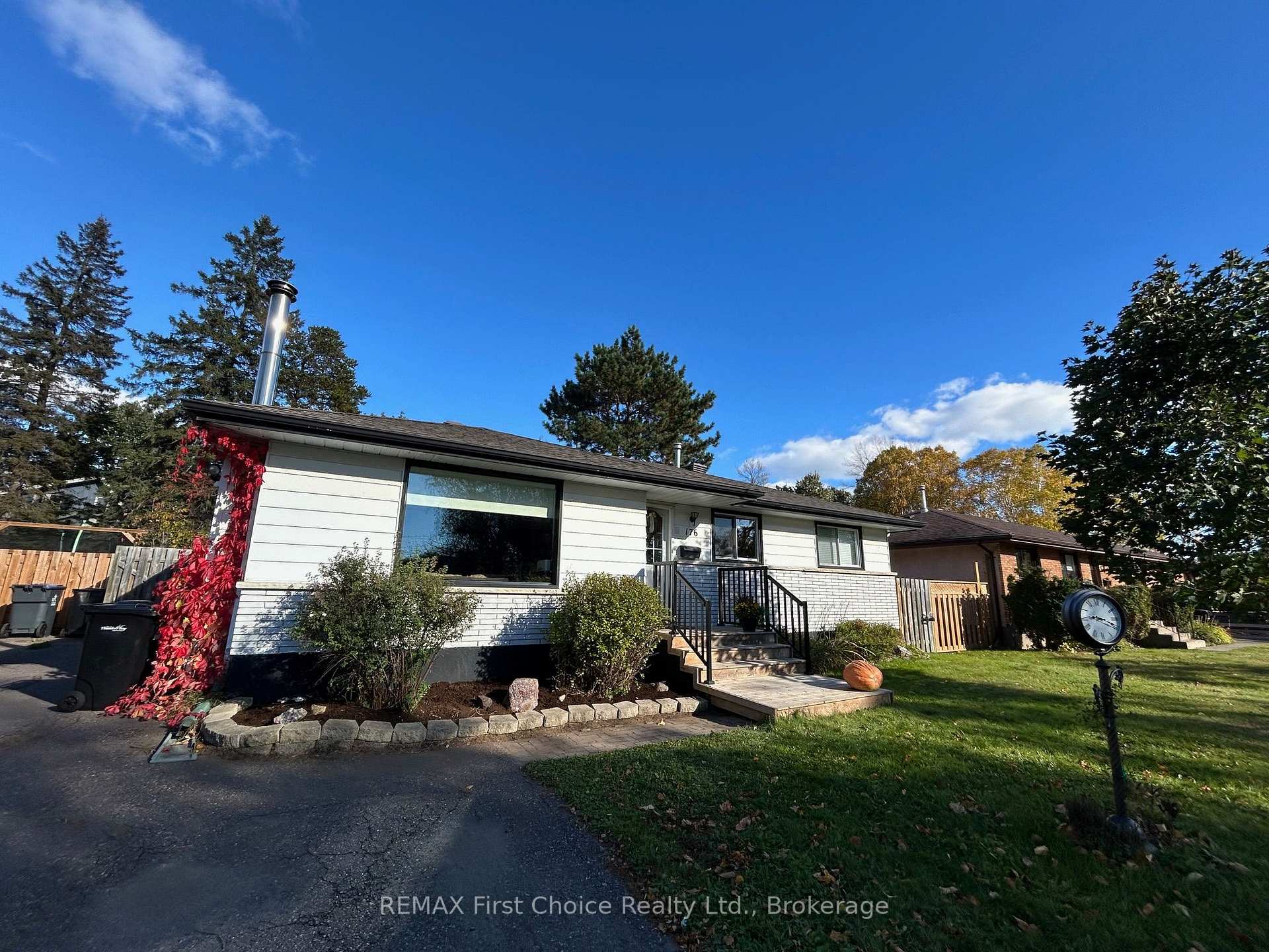 Photo 2 of 176 Crescent Avenue, Thunder Bay, Grandview — HOMEH