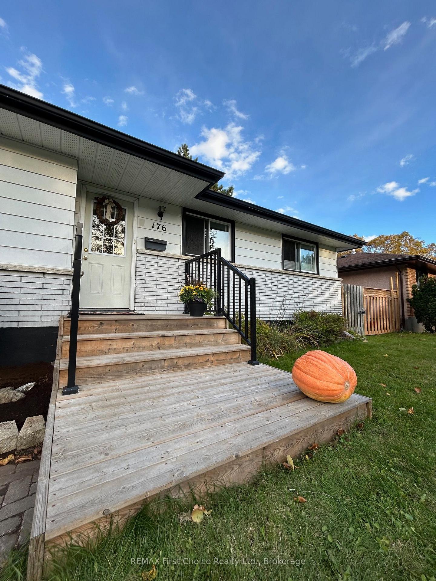 Photo 6 of 176 Crescent Avenue, Thunder Bay, Grandview — HOMEH