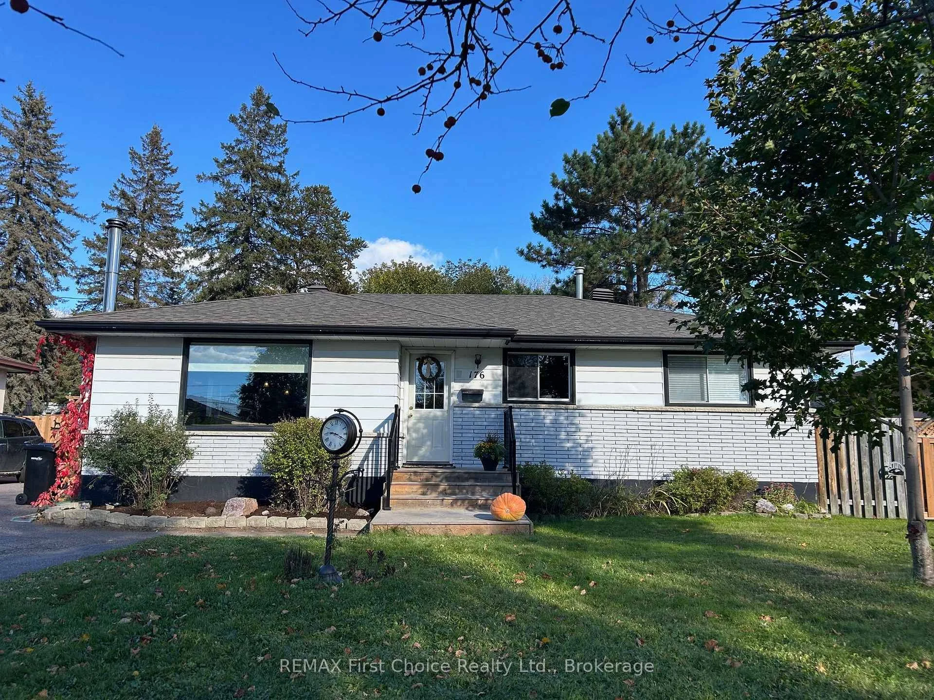 Photo 3 of 176 Crescent Avenue, Thunder Bay, Grandview — HOMEH